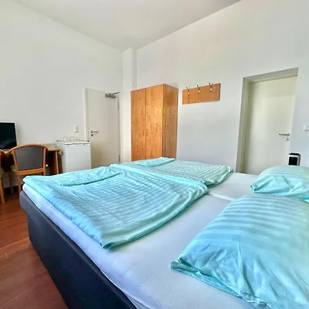 Ar Frankfurt 3*