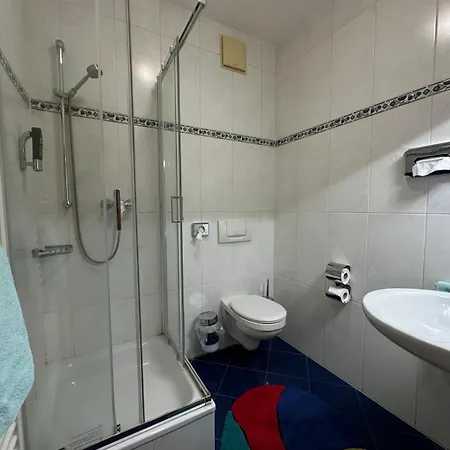Ar Frankfurt מלון 3*