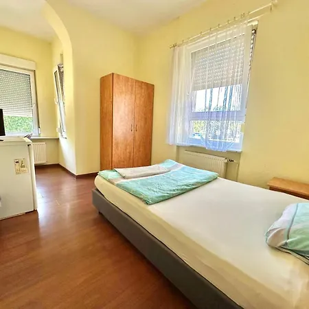 Ar Frankfurt מלון 3*
