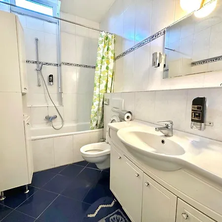 Ar Frankfurt מלון 3*